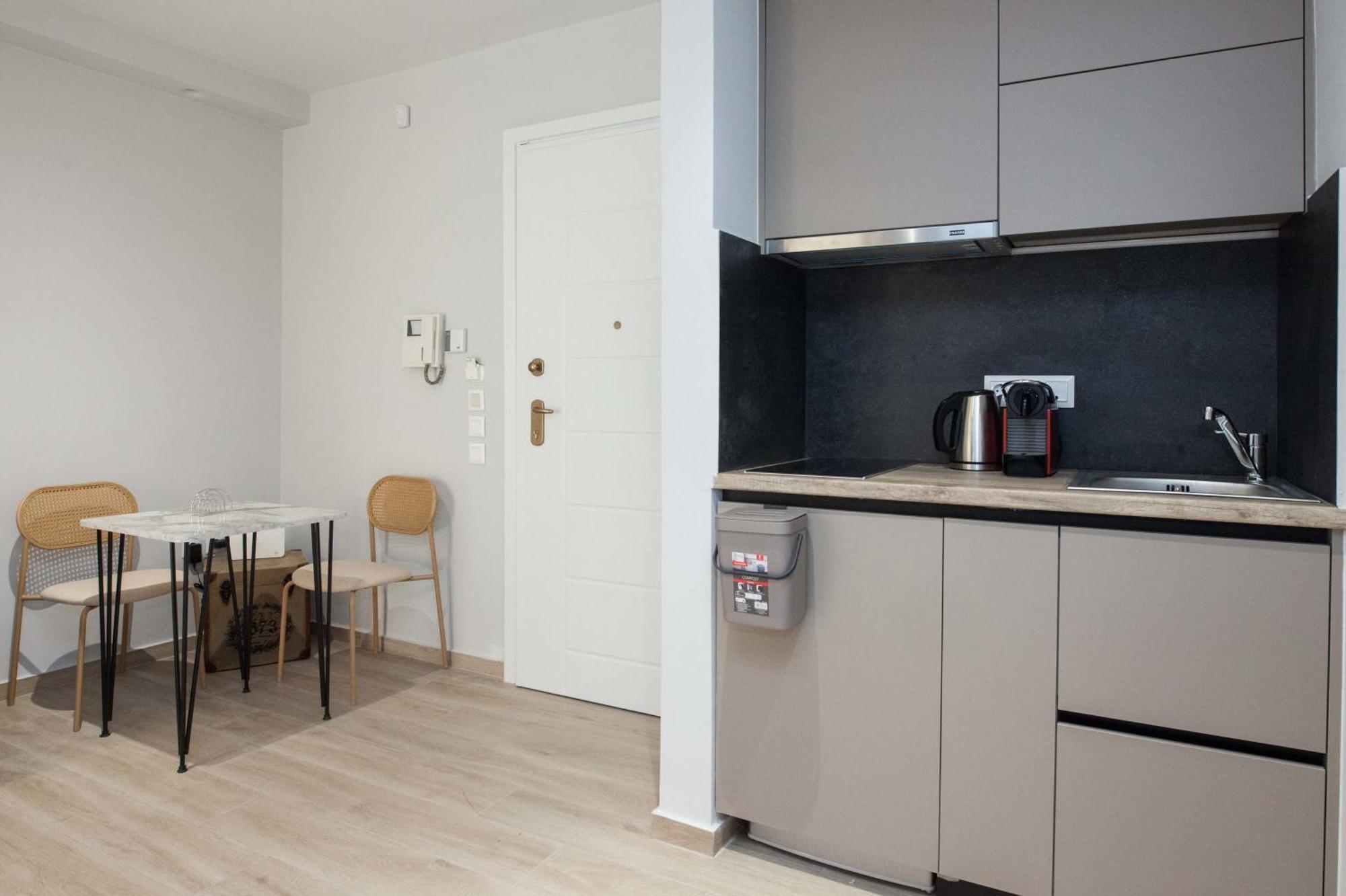 Petralona Gem Hotel-Style Studio With Balcony Athens Ngoại thất bức ảnh